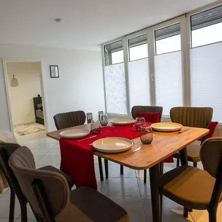 Livemore24 - Space In 24-7 Check-in Lejlighed *